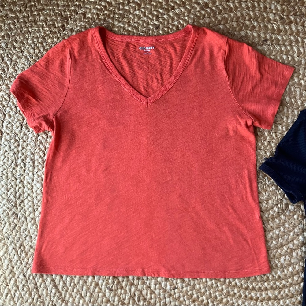 Set of 2 Women's Short-sleeved T-shirts, Orange and Black: Like new - Picture 2 of 6
